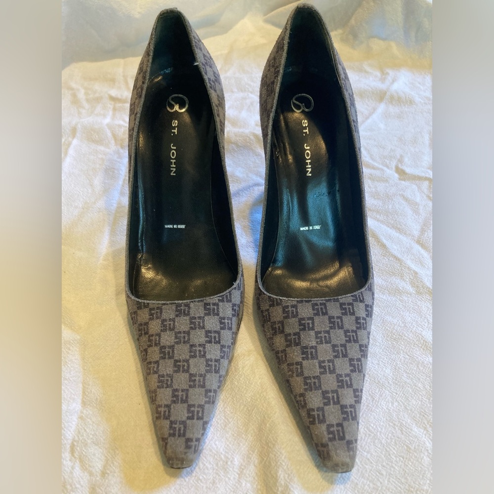 St. John gray suede pumps. Leather lining and soles. Black 3 1/2” heel. Size 6